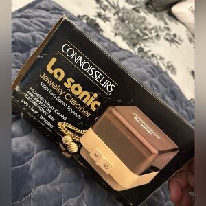 La sonic Jewelry cleaner new in package